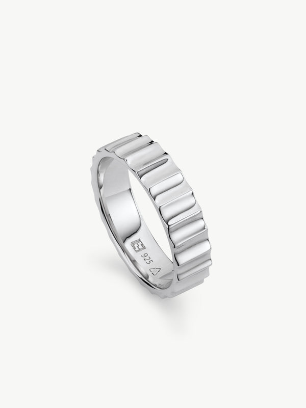 Ridged men's ring. Sterling Silver with Rhodium plating.
